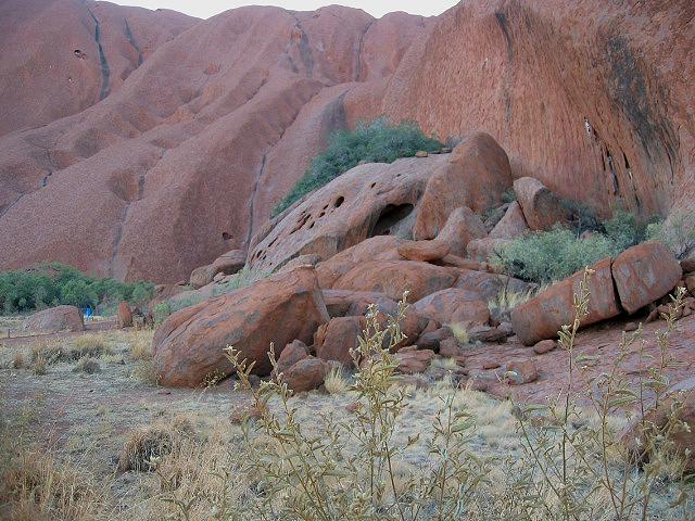 A 338 Uluru.jpg